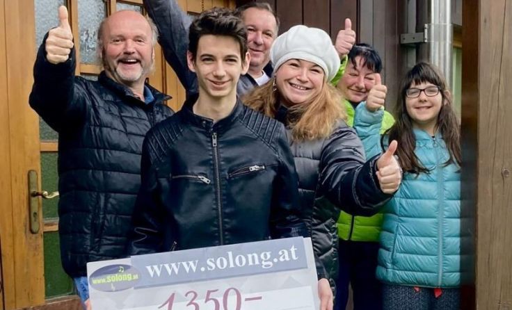 Aaron Bencsics samt Familie und Siegi Greinecker (Foto: Peter Sommer Fotopress)