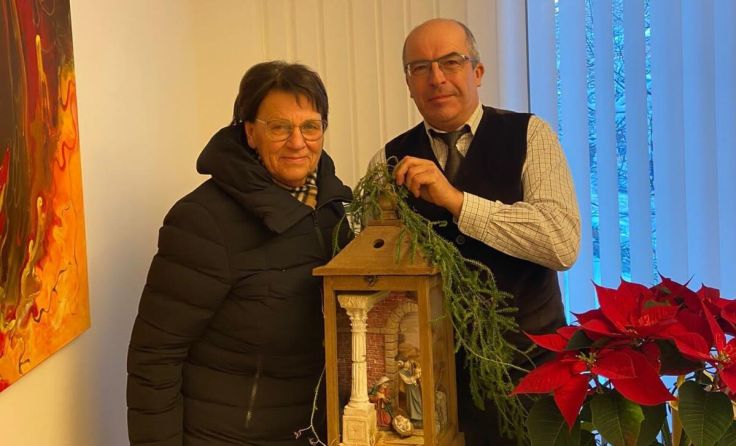 Überreichung Verlosungskrippe (Foto: Kurt Eckel)