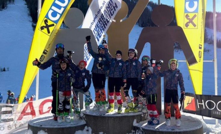 Gruppenfoto mit den Siegern (Foto: Skiteam Ebensee)