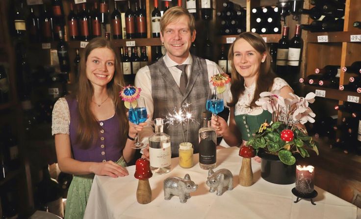 V.l.: Fotomädchen Daniela, Michael Pernkopf und Fotomädchen Maria (Foto: Michael Pernkopf)