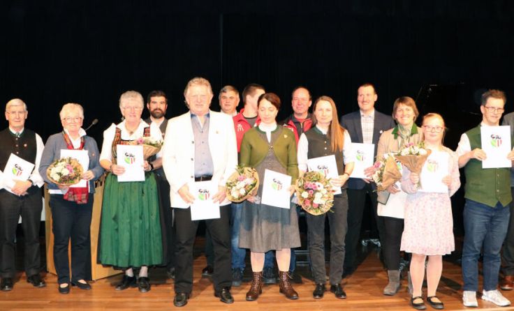 Die geehrten Sportlern und Funktionäre des Abends (Foto: Besendorfer)