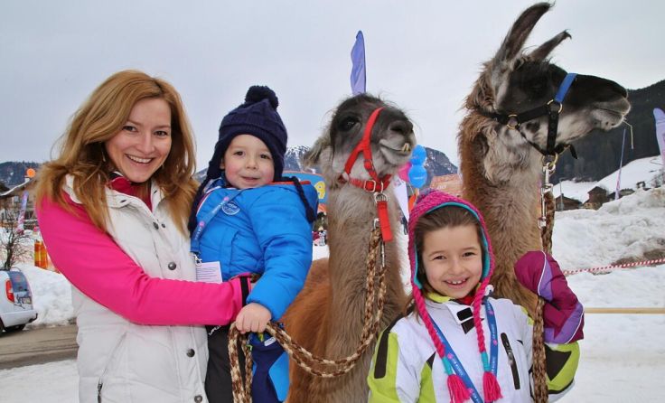 Kinderschminken als Teil des Kinderschneefestes beim Hornspitzlift in Gosau (Foto: Hörmandinger)