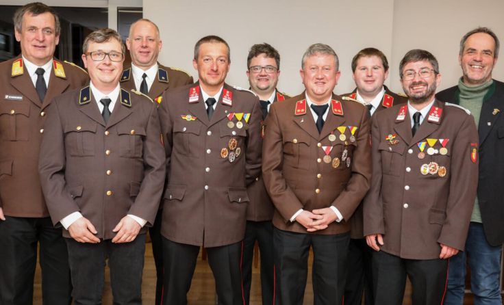 Das neue Kommando mit Bürgermeister Schilcher (rechts) (Foto: FF Bad Goisern)