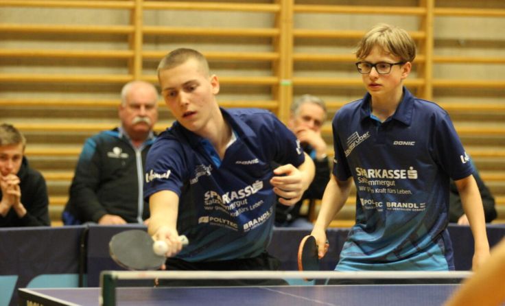 Spielszene Doppel Leo Benko und Benjamin Girlinger (von links) (Foto: SPG muki Ebensee)