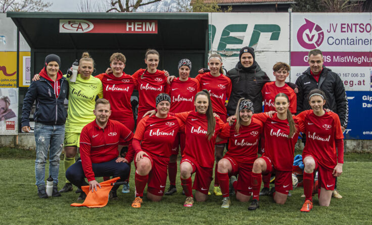 Die Fußballerinnen der Landesliga-Mannschaft Altmünster (Foto: Willi Grinninger, kickerin.at)