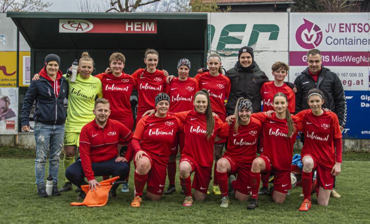Die Damen Fußall-Mannschaft aus Altmünster (Foto: Willi Grinninger, kickerin.at)