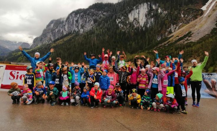 Kinder und Betreuer beim Gosauseerundlauf (Foto: Alexandra Mayr)