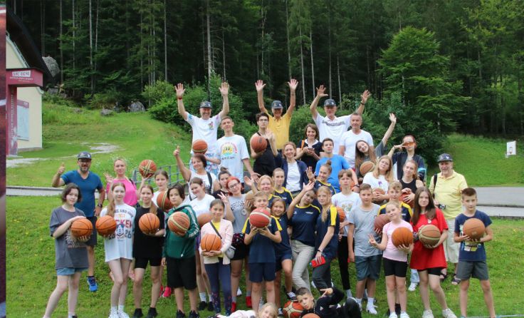 Spaß beim Basketball im Bundessportzentrum Obertraun (Foto: Rotary AT)