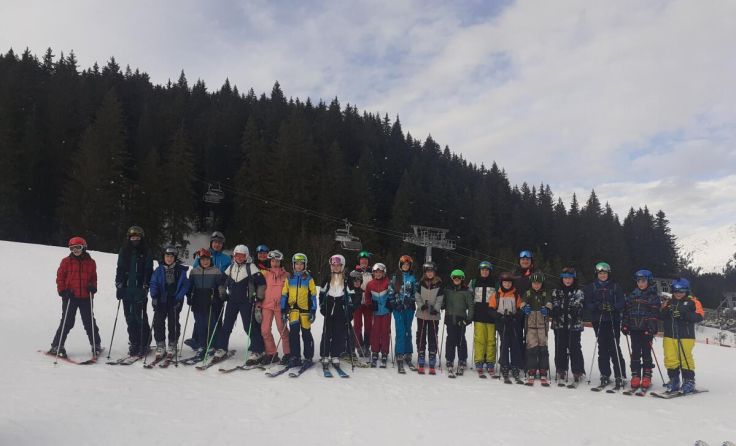 Di Schülergruppe der Skifahrer der digiMS Bad Goisern. (Foto: digiMS 2 Bad Goisern)