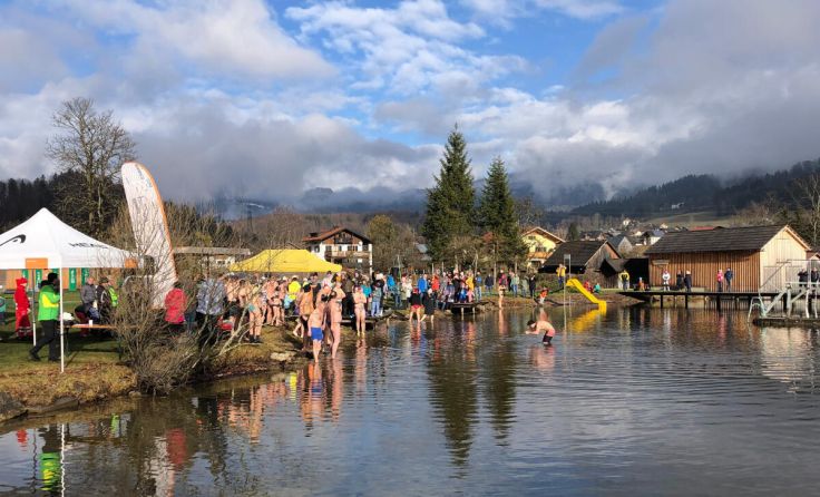 Rund 100 Schwimmer nahmen an der Veranstaltung teil. (Foto: Wasserrettung Bad Goisern)