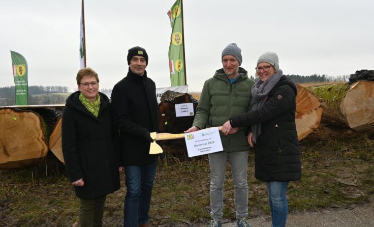 Familie Hafner aus Altmünster erhielt den Titel "Holzmoar 2024". (Foto: LK OÖ)
