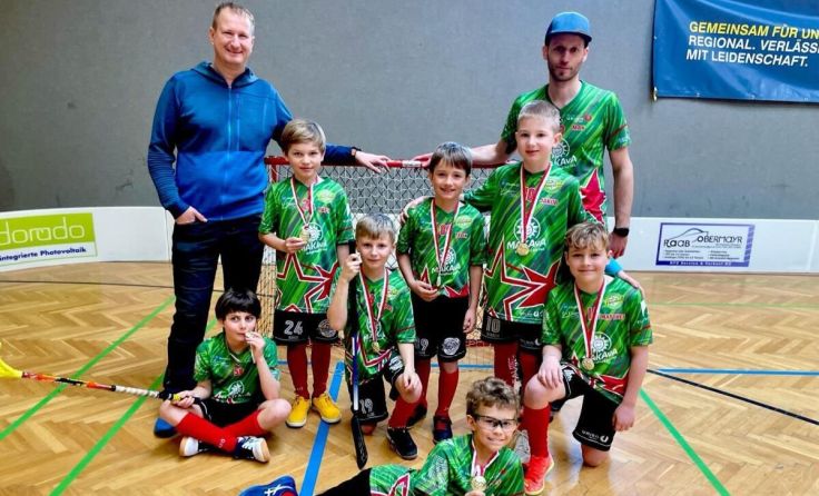 Freude über den Landesmeistertitel beim Team der U10 (Foto: SU Floorball Bad Ischl)