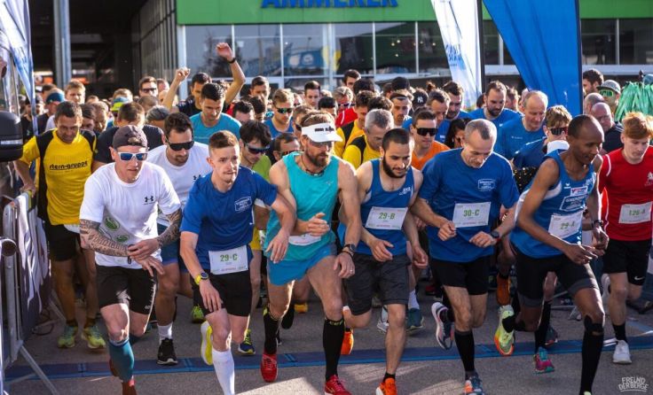 Zahlreiche Teams beim Business2run in Gmunden. (Foto: freundderberge.com)