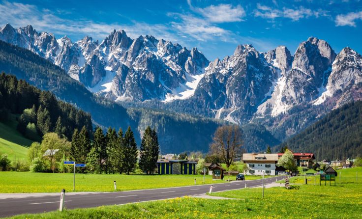 Teile der Gosauseetraße werden zu einer Gemeindestraße. (Foto: shaiith/stock.adobe.com)