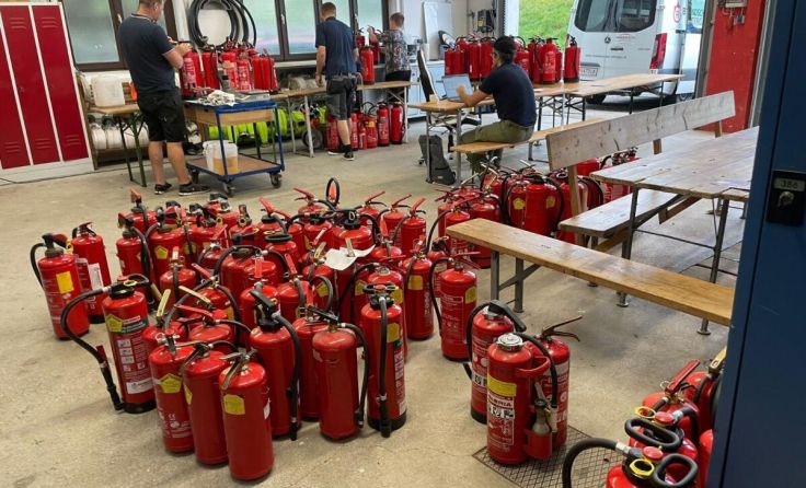 Die FF Rahstorf überprüfte insgesamt 354 Feuerlöscher in Laakirchen. (Foto: FF Rahstorf)