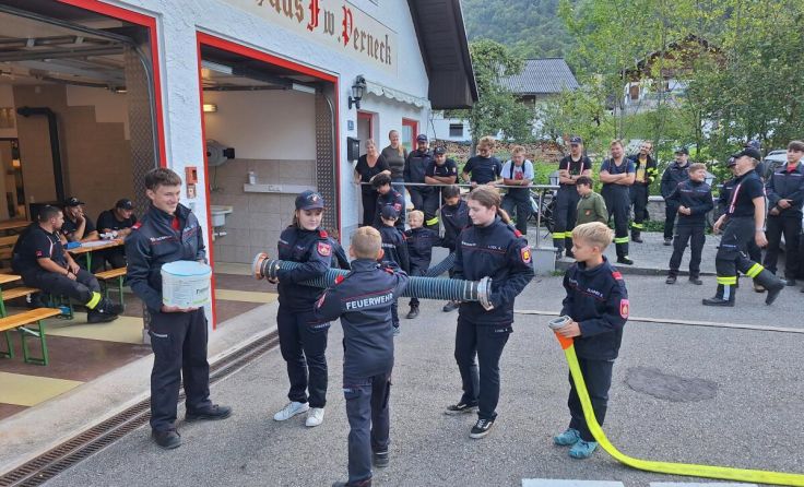 Auch die Pernecker Feuerwehrjugend nahm an der Übung teil. (Foto: ff-badischl.at)