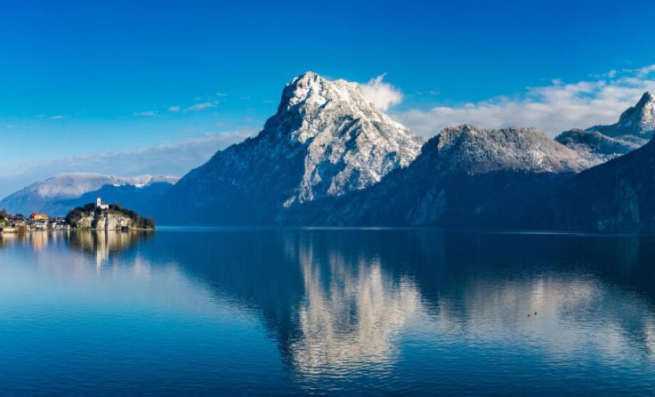Mit Ende Jänner wird der Traunsee wieder abgesenkt. (Foto: stock.adobe.com/Ralf Punkenhofer)