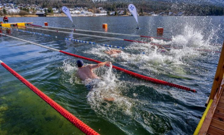 Schwimmwettkampf bei 4,2 Grad Wassertemperatur. (Foto: Peter Puntigam)