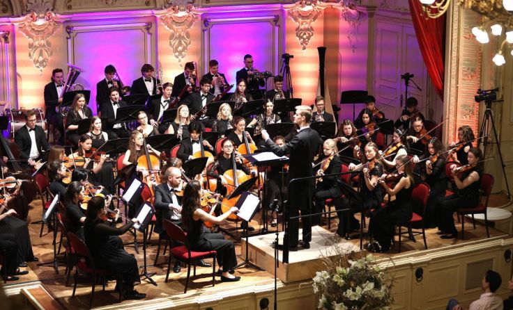 Dirigent Matthias Achleitner mit der "Oberösterreich Philharmonie". (Foto: Andreas Maringer)