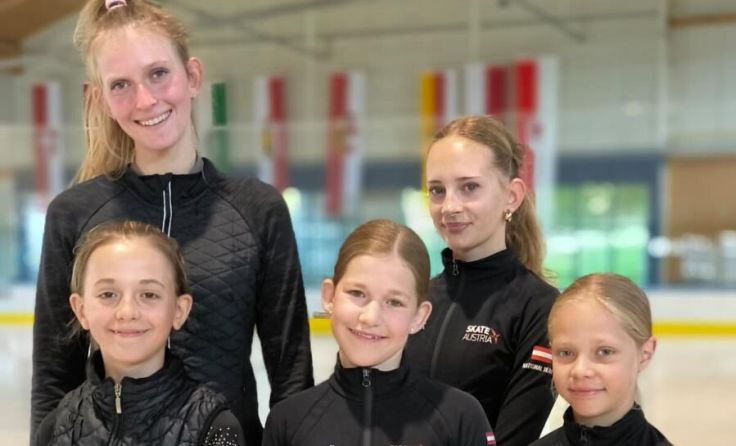 Die Kaderläuferinnen für die Saison 25/26 aus Gmunden. (Foto: Eislaufverein Gmunden)