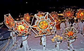 Mehr als 300 Glöckler beim traditionellen Lauf in Ebensee