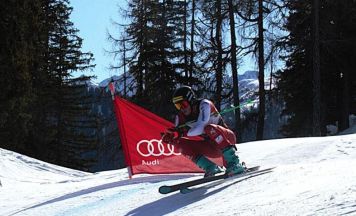 Podestplätze bei internationalen Ski-Cross-Rennen für Gosauer Janik Sommerer