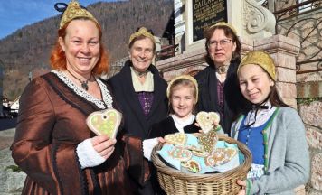 Ebenseer Goldhaubenfrauen setzen Herzerlaktion fort