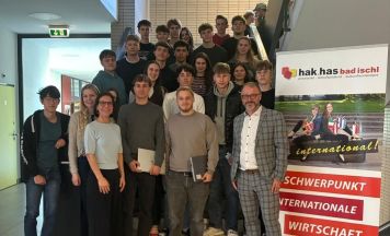 Europarechtsexperte Franz Leidenmühler zu Gast an der HAK Bad Ischl