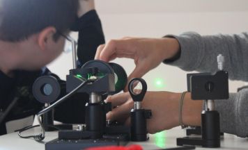 TechDay der Internationalen Akademie Traunkirchen bringt Schülern Forschung näher