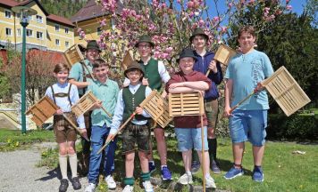 Ratscherbuben halten Brauchtum im Salzkammergut aufrecht