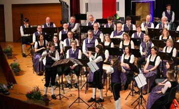 Frühlingskonzert in Altmünster führte Publikum auf musikalische Weltreise