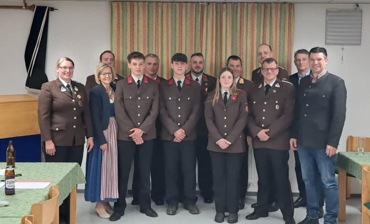 Zahlreiche Ehrengäste bei der Jahresvollversammlung. (Foto: ff-badischl.at)