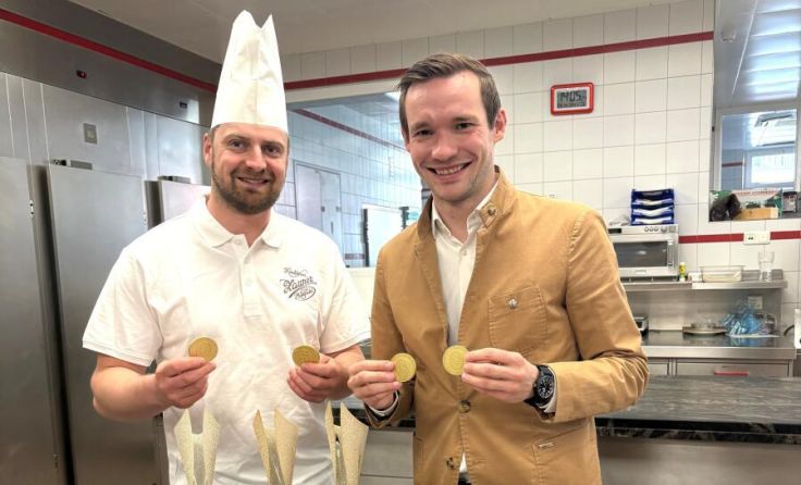 PhilippZauner (rechts) mit Schokoladen-Sommelier Andreas Schögl. (Foto: Konditorei Zauner)
