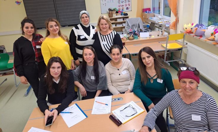 Martina Bangerl (vorne) mit ihren fleißigen Schülerinnen (Foto: Riegler-Aspelmayr)