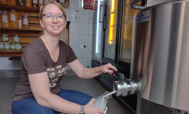 Landwirtin Inge Aigner im Selbstbedienungshofladen (Foto: Riegler-Aspelmayr)