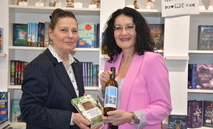 Buchhändlerin Renate Wagner (li.) und Autorin Eva Reichl (Foto: Gerlinde Riegler-Aspelmayr)