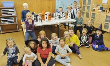 Gruselspaß und Kreativität beim Halloween-Basteln der Kinderfreunde Wolfern