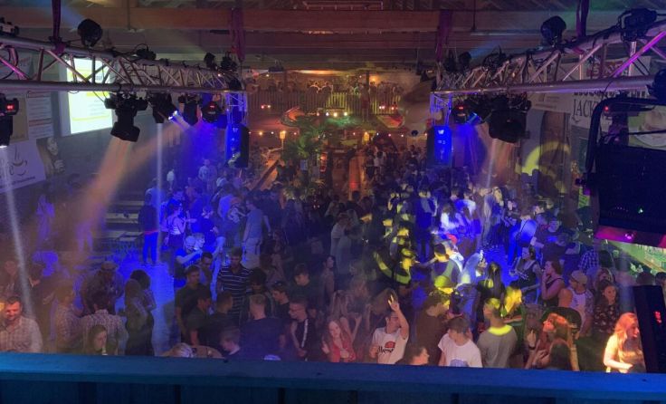 Beim Stadlfest sorgen DJs für Stimmung. (Foto: FF Prambachkirchen)