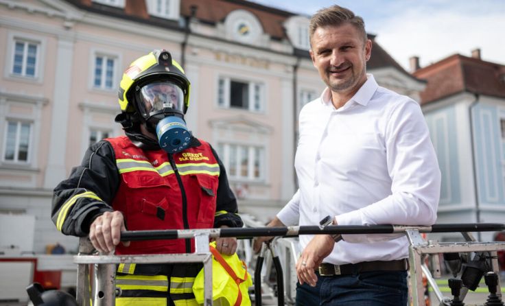 Bürgermeister Penn (re.) nach seiner „Rettung“ (Foto: Peter C. Mayr)