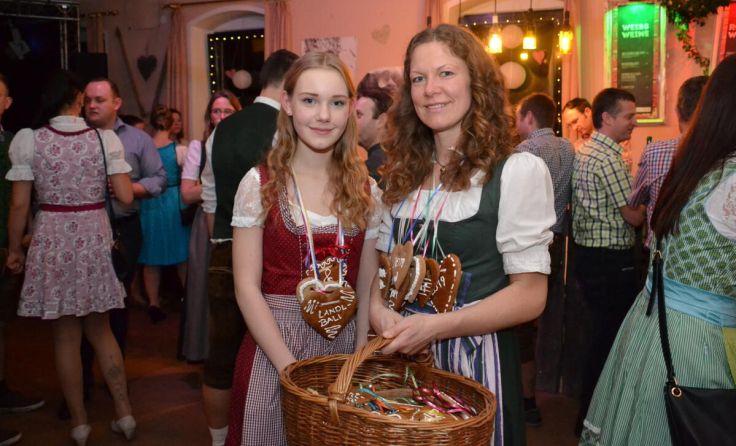Wer die meisten Lebkuchenherzen erhält, wird Ballkönig oder Ballkönigin. (Foto: MV Pollham)