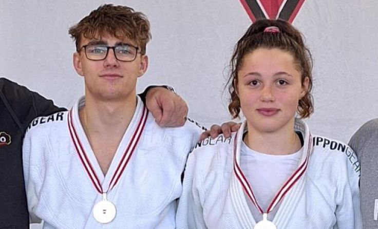 Julian Wöss (l.) und Lilian Hutterer holten je eine Silbermedaille. (Foto: Judo Union Dynamic One)