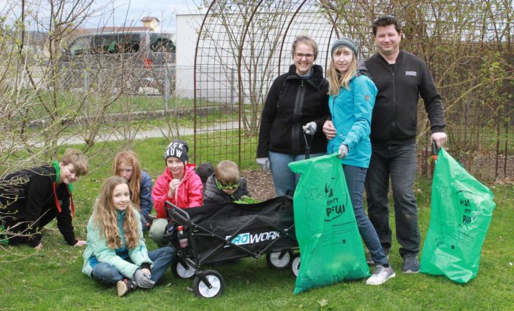 Bei der Aktion "Hui statt Pfui" sammelten Freiwillige in der Natur Müll ein. (Foto: Schrödl)