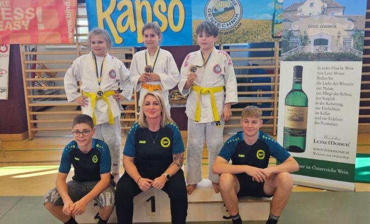 Die Judoka des JZ Rapso mit Trainerin Judit Pisarova (vorne Mitte) (Foto: JZ Rapso)