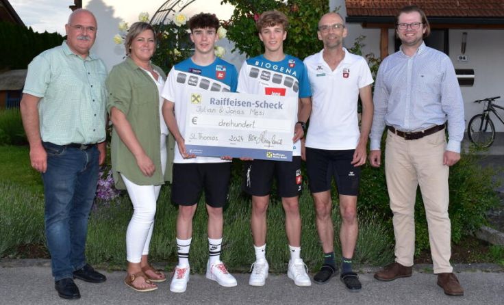 Die Mesi-Brüder erhielten einen Sportförderungsscheck. (Foto: Gemeinde St. Thomas)