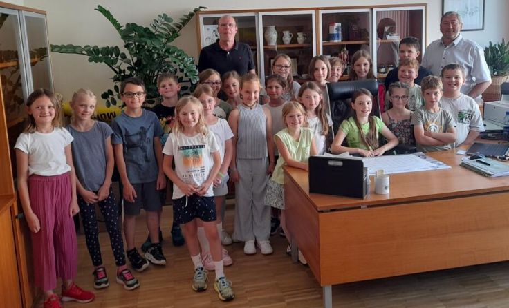Die Volksschüler aus St. Agatha lernten allerlei über ihre Heimatgemeinde. (Foto: Günter Roiter)