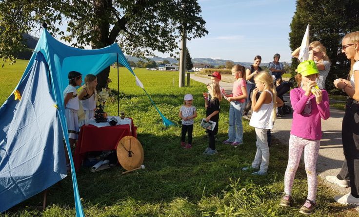 Mit Stationen wurden verschiedene Bibelstellen dargestellt. (Foto: Christa Außerwöger)