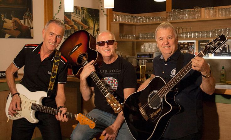 Die Guitar Brothers spielen im Gasthof Mayrhuber in Waizenkirchen. (Foto: Guitar Brothers)