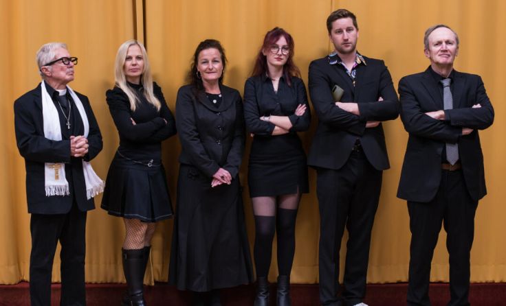 Im Peuerbacher Schlosstheater wird "Kalter weißer Mann" aufgeführt. (Foto: Helmut Krüger)