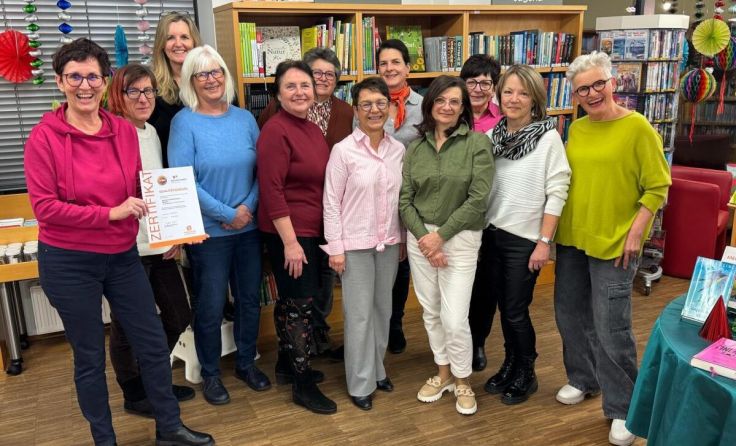Das Team der Bibliothek Alkoven ist stolz auf die Auszeichnung. (Foto: Irene Hofinger-Grünbauer)