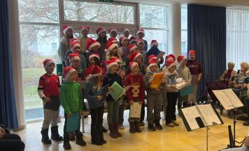 Eferdinger Schulchor begeistert Senioren